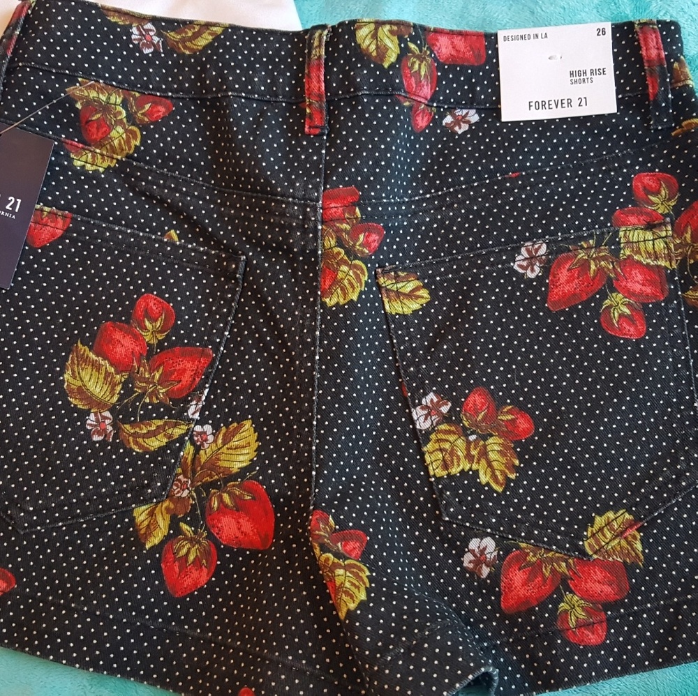 FOREVER 21 🌷ROSE SHORTS - Picture 2 of 3